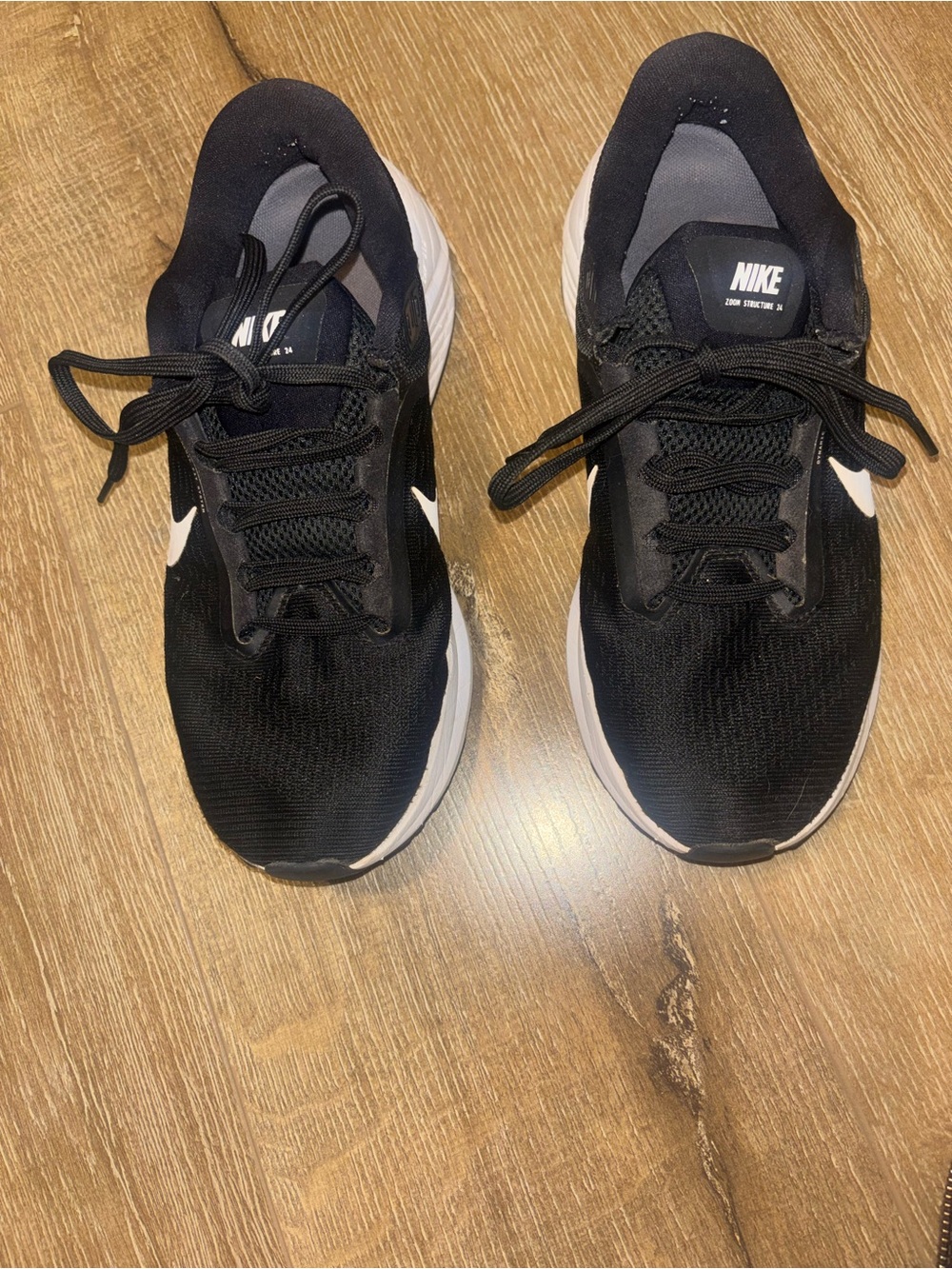 Nike Zoom Black and White Running Sneakers - Picture 1 of 6